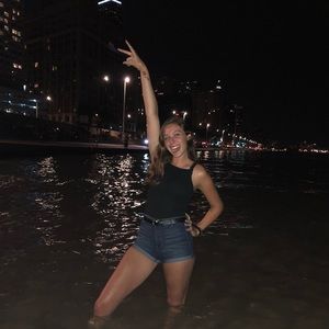 Meet your Posher, Julia